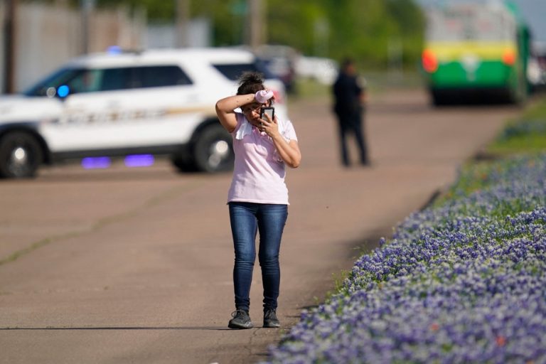 Texas |  Two women shot and injured after getting into the wrong car