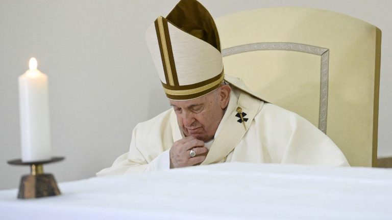 The Pope absent from the Way of the Cross to avoid the cold