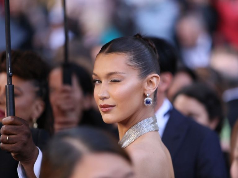 The cargo trend is also taking over skirts and Bella Hadid is valid!