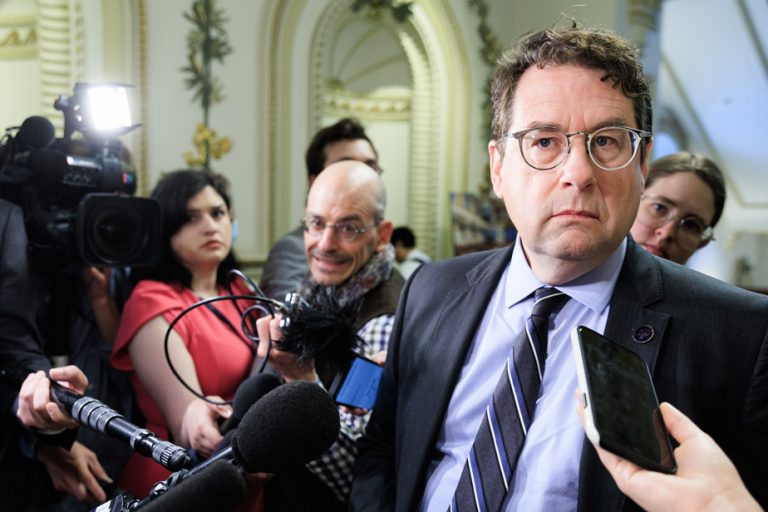 Third link |  Drainville apologizes, Cairo stays