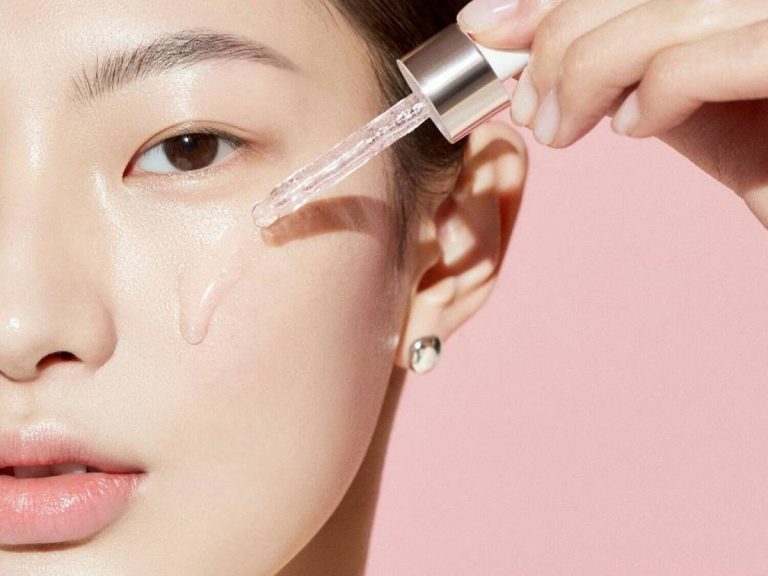 This make-up base controls excess sebum and is a hit on TikTok