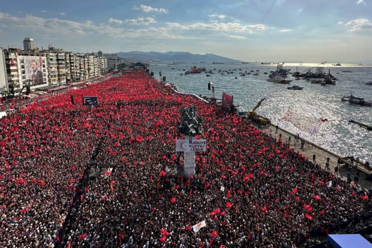 Türkiye |  Erdogan and Kiliçdaroglu rally crowds two weeks before elections