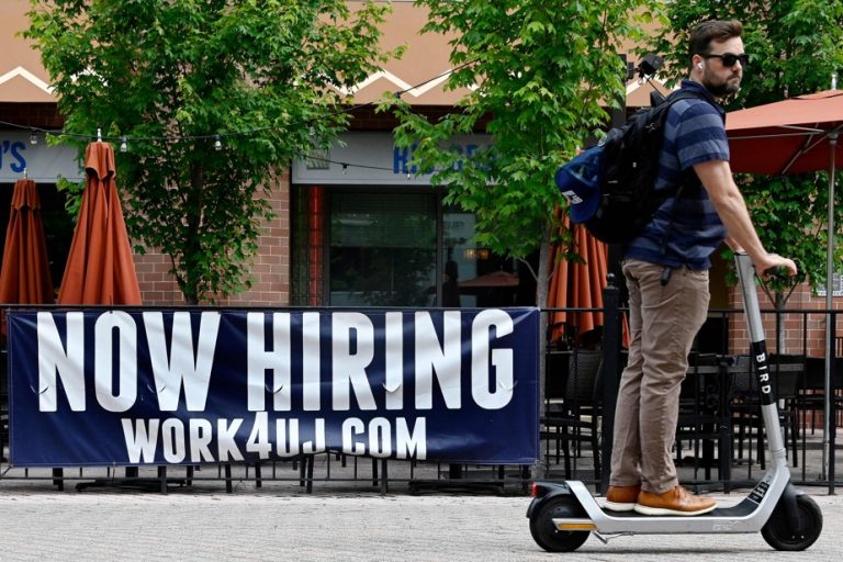 Unemployment rate drops to 3.5% in the United States