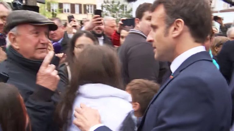 VIDEO.  Emmanuel Macron whistled and heckled during a walkabout in Sélestat