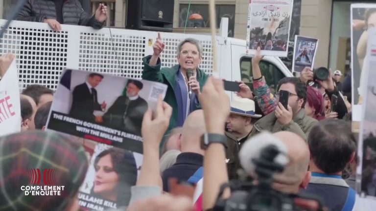 VIDEO.  When Sandrine Rousseau is booed during a demonstration in support of Iranian women