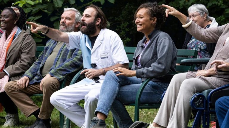 Vincent Macaigne and Aïssa Maïga in a tragicomic nursing home welcoming children