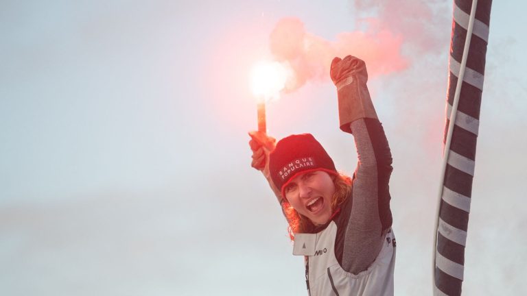 Who is Clarisse Crémer, the sailor, who has found a team after being rejected by her former sponsor because of her maternity?