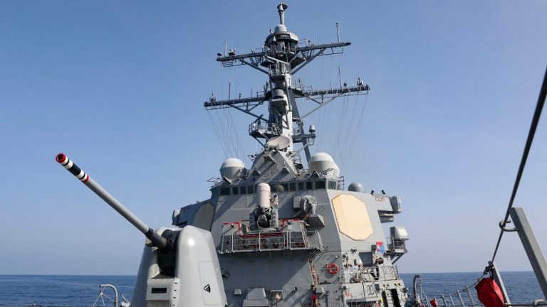 a US destroyer navigated the strait claimed by Beijing