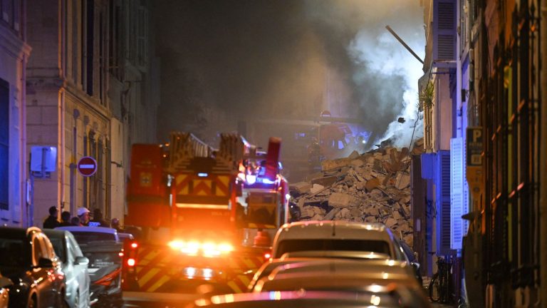 a building collapses during the night, injuring at least five according to a first assessment