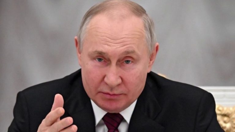 a former FSO agent recounts the daily life of Vladimir Putin