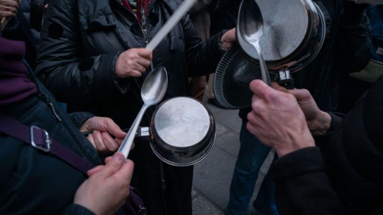 after the words of Emmanuel Macron, a Franche-Comté company defends its saucepans