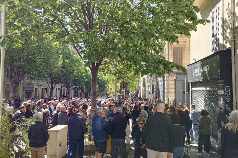 ceremony in memory of the eight victims of the rue de Tivoli