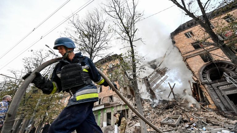 father and daughter killed by Russian strikes in Zaporizhia, Ukrainian officials say