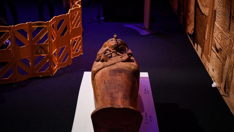 his sarcophagus “may be striking in its simplicity”, describes the Egyptologist Chloé Ragazzoli