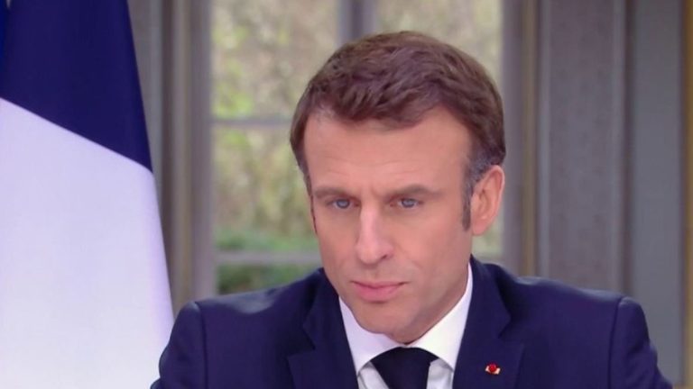 how can Emmanuel Macron regain the confidence of the French?