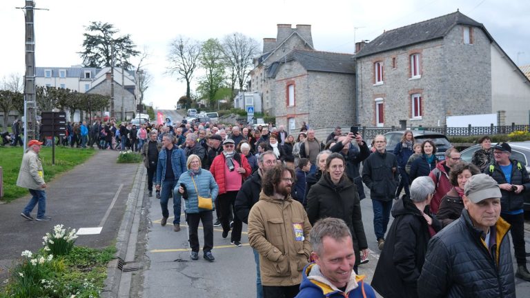 in Guichen, near Rennes, a first demonstration without “thugs” or “tear gas”