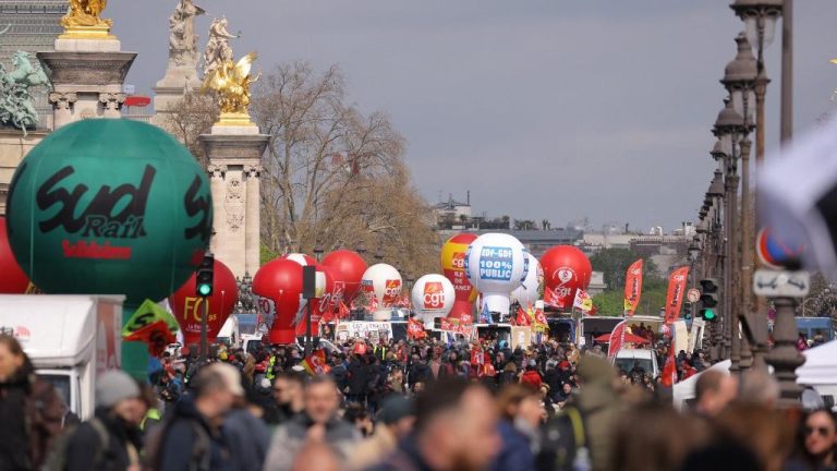 incidents break out in the Parisian procession