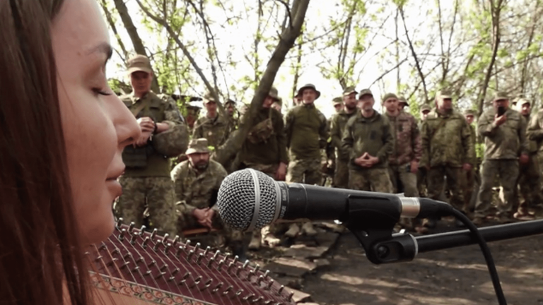 on the front, musicians play for Ukrainian soldiers