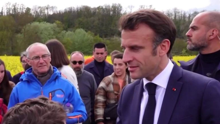 period of heckling on the ground for Emmanuel Macron