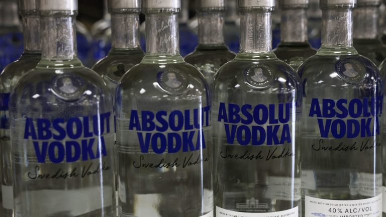 the French group Pernod Ricard has resumed exports of Absolut vodka to Russia