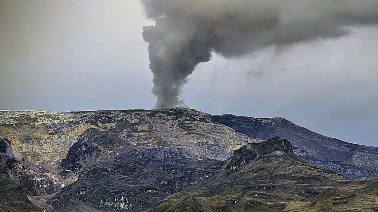 the Nevado Ruiz volcano placed on orange alert, the government wants to avoid a new “Armero tragedy”