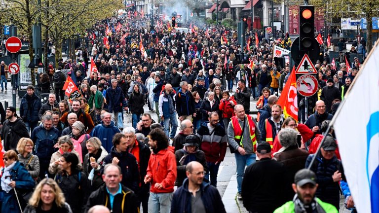 the point on the processions of Thursday, April 6 across France