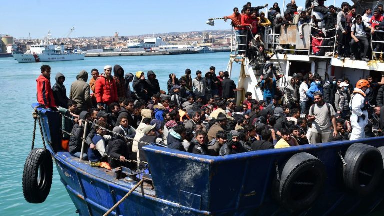 we “record nearly 40,000 arrivals in Europe from the southern shore of the Mediterranean” against “22,000 the previous year”, according to the OECD