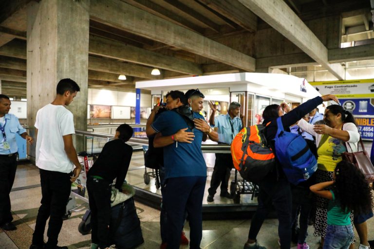 115 Venezuelans arrive in Caracas after two weeks at the Chile-Peruvian border