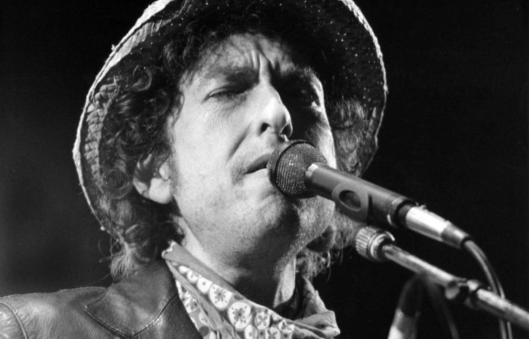 A new Bob Dylan book will include hundreds of rare photos