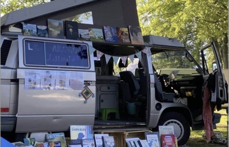 A van full of books to counter literary deserts in the region