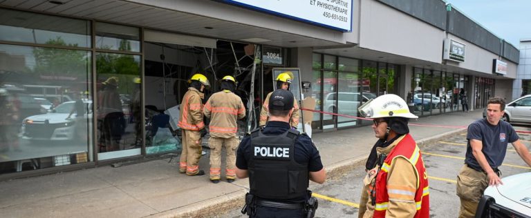 A vehicle smashes a physiotherapy clinic in Longueuil