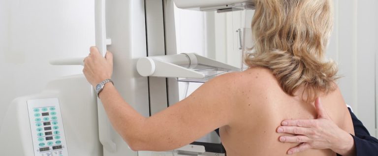 American experts recommend screening mammograms from the age of 40