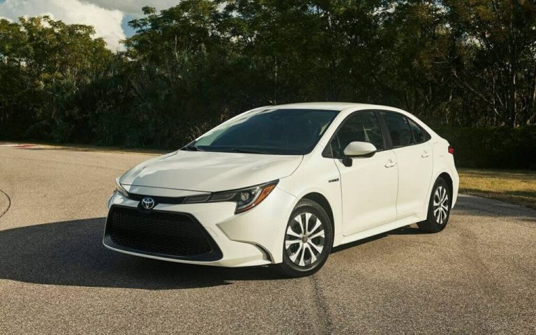 Antoine Joubert presents the range of the 2023 Toyota Corolla Hybrid