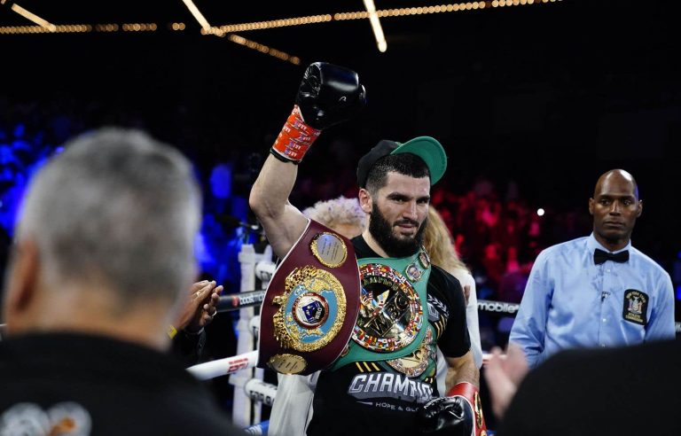 Artur Berterbiev will defend his three belts against Callum Smith in Quebec