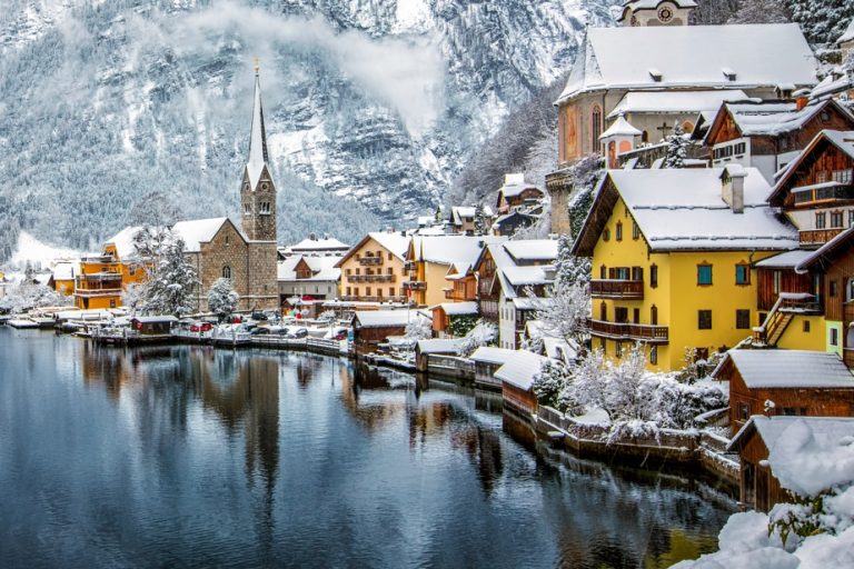 Austria |  The village of Hallstatt erects a barrier against selfies