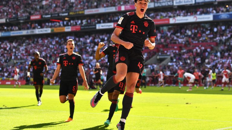 Bayern Munich clinch their 11th consecutive German title in extremis