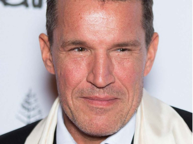 Benjamin Castaldi appears in ultra-tight briefs and shocks internet users