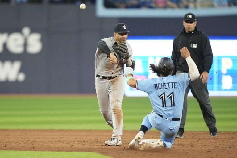 Blue Jays defeated by Yankees in Toronto