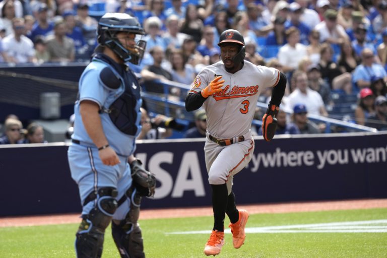 Blue Jays fall to Orioles after 11 innings