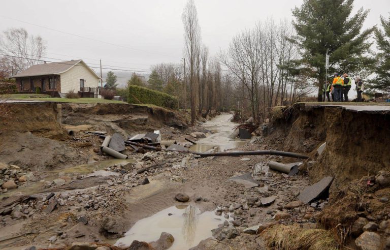 Calm in Baie-Saint-Paul to see the damage from the floods