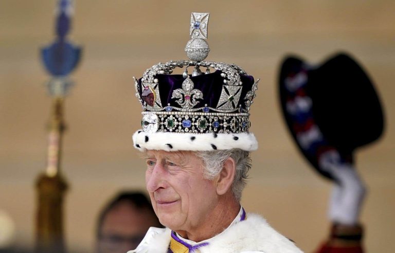 Consecration for Charles III, crowned with great pomp in London