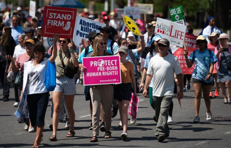 Conservatives avoid anti-abortion march