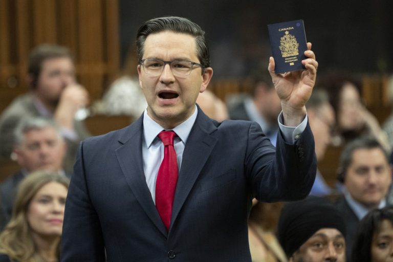 Conservatives launch petition on new Canadian passport