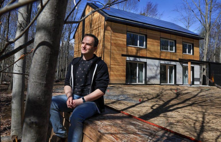 Crossing the blackout with a sun-heated house