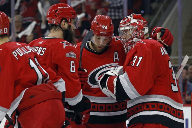 Devils 1 — Hurricanes 5 (1st game) |  A big challenge for the Devils