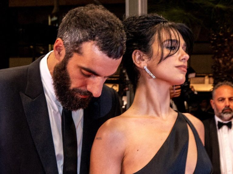 Dua Lipa formalizes with her darling Romain Gavras on the red carpet of the Cannes Film Festival 2023