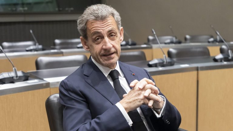 EDITORIAL.  Sentenced, Nicolas Sarkozy still imagines himself at the heart of the political game