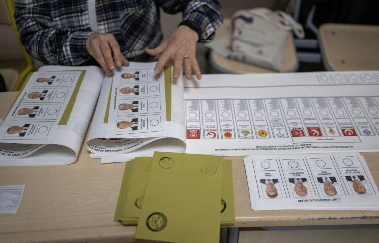 Elections in Türkiye: strong mobilization, a perilous ballot for Erdogan