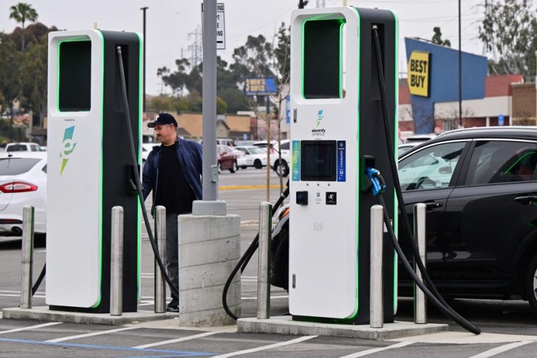 Electric cars |  215 charging stations will be built between Canada and the United States