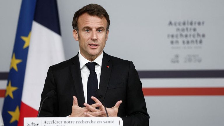 Emmanuel Macron calls for “ending an unsustainable model”